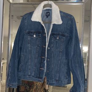 Denim jacket with sherpa collar
